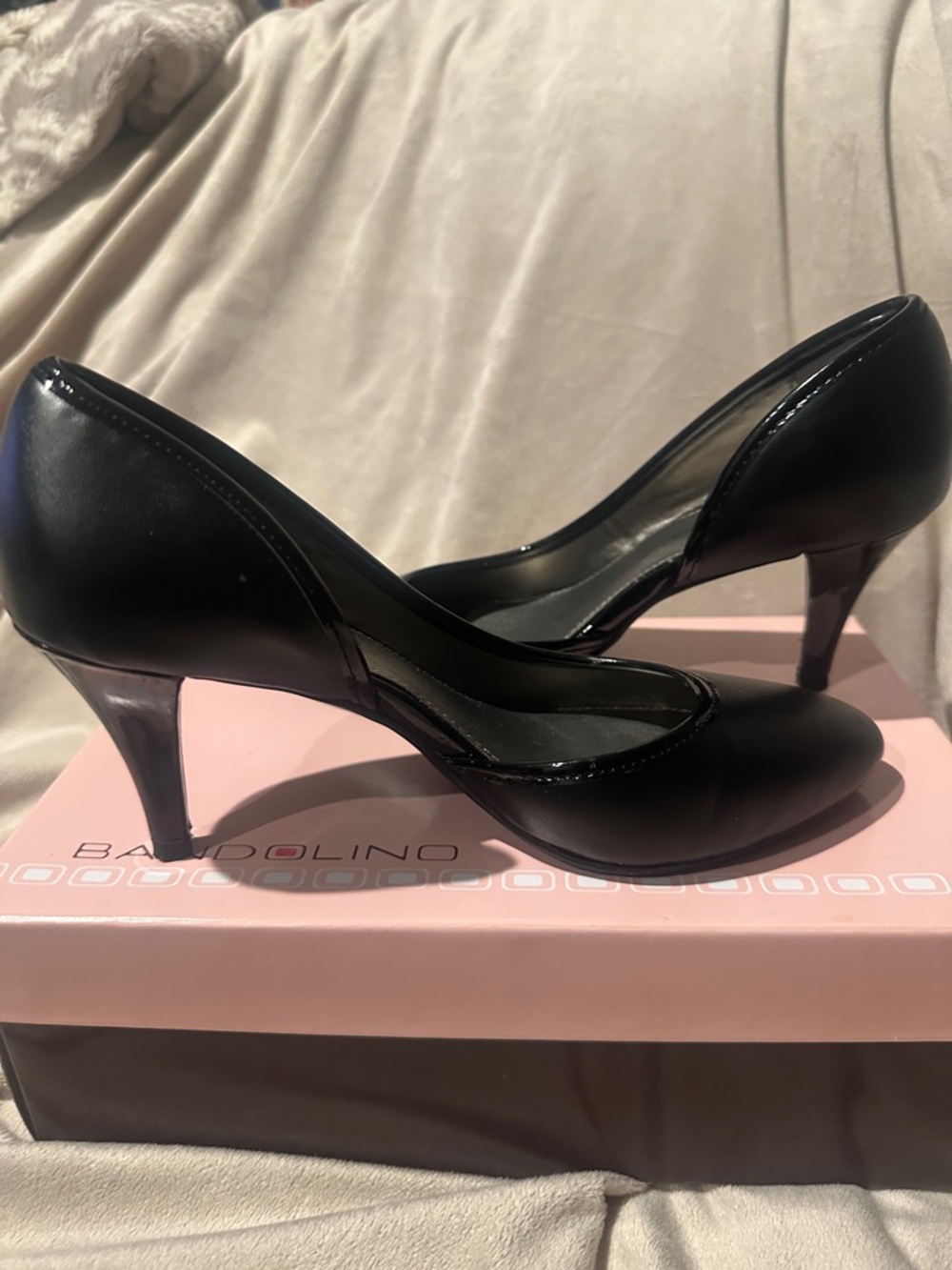 Bandolino Black Pointed-Toe Mid Heel Pumps